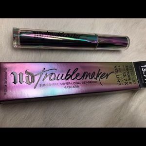 Mascara UD troublemaker black